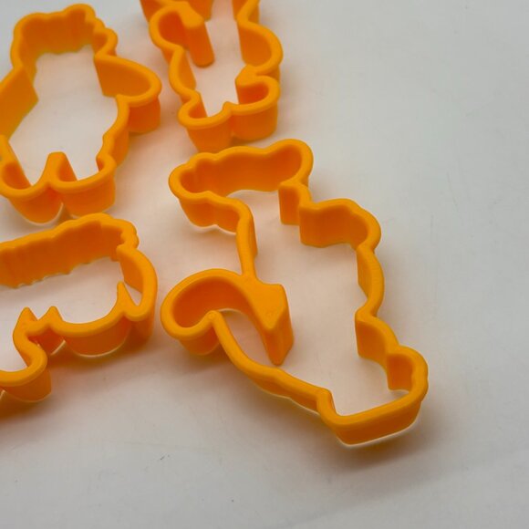 Disney Winnie the Pooh and Friends Plastic Character Cookie Cutters Set of Four - Picture 4 of 7